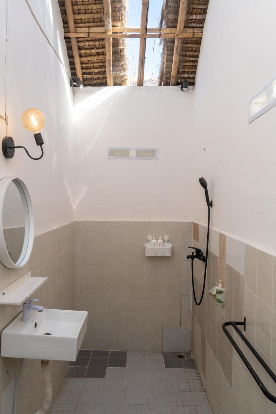 Surf Shack Grupuk Otel Bumbang Dış mekan fotoğraf